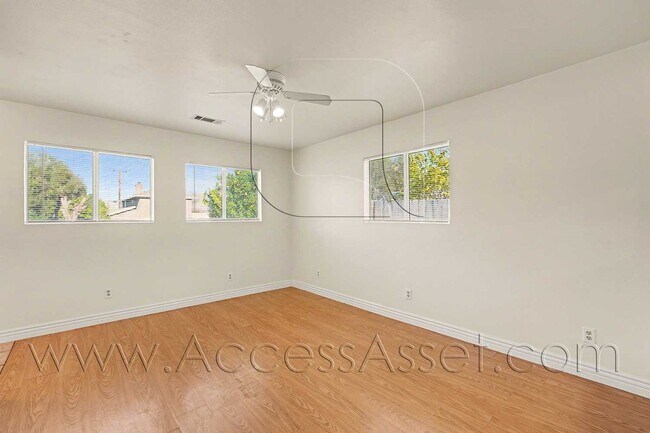 Building Photo - Cozy 3 Bed/2 Bath Home In Lake Elsinore With Lovely curb appeal!