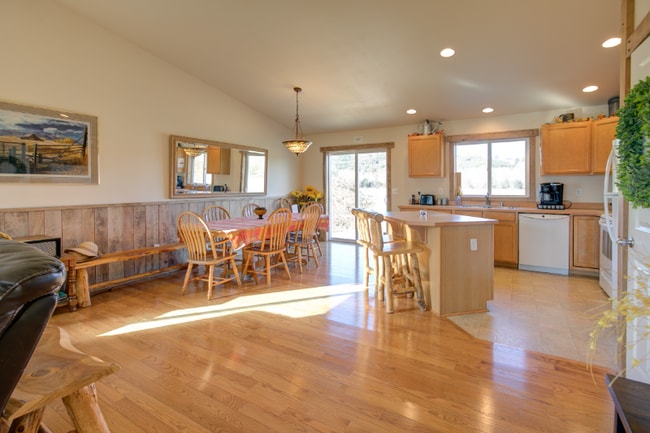 Building Photo - 594 SR 6