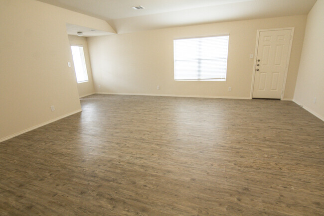 Building Photo - Oakwood Forest - 2013 Oakwood Forest Drive...