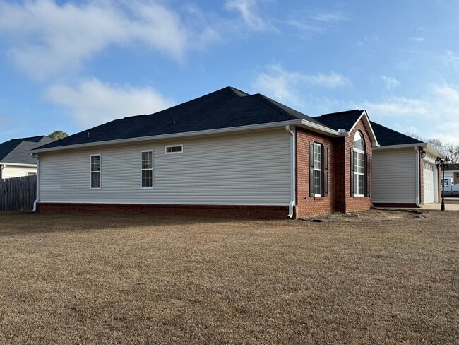 Building Photo - 100 Englewood Ct