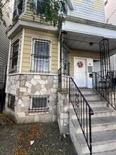 Building Photo - 134 Ridge St