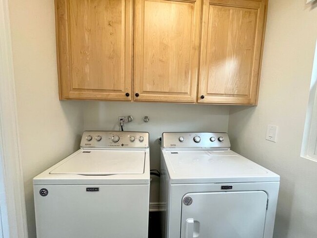 Building Photo - Beautifully Renovated 2 Bedroom 1.5 Bath Coronado Village Home