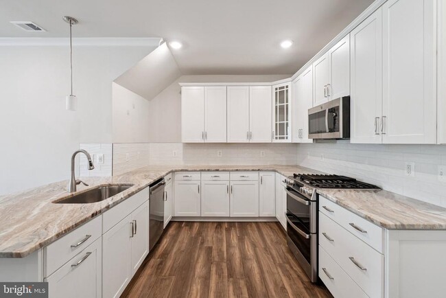 Building Photo - 14921 River Walk Way