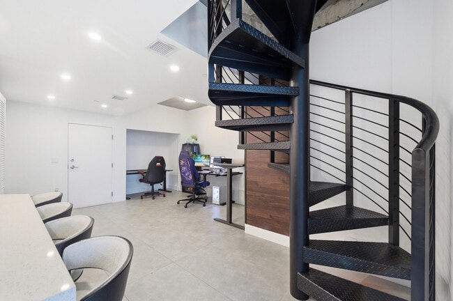 Foto del edificio - 13800 Highland Dr