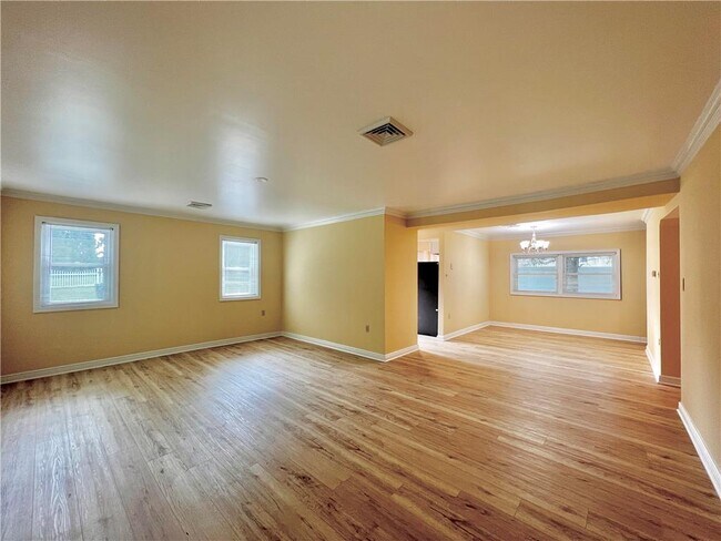 Building Photo - 2404 Northwood Ave