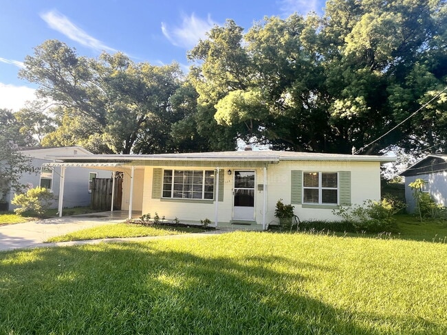 Photo - 124 W Hazel St House