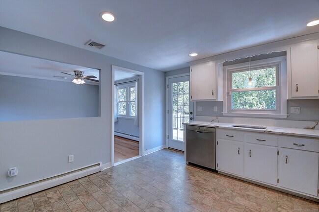 Building Photo - 115 Heywood Dr