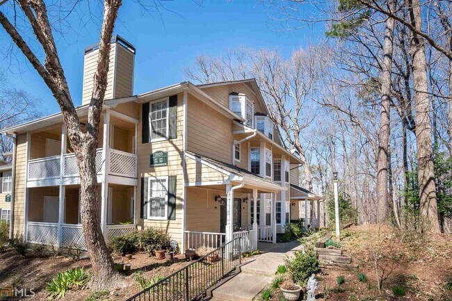 Building Photo - 3920 Riverlook Pkwy SE