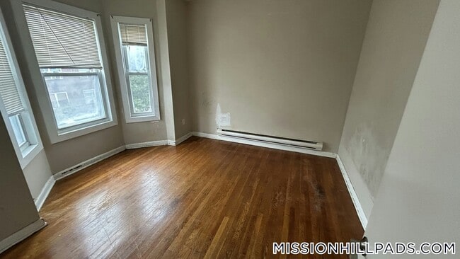 Building Photo - 121 George St