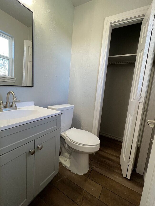 Foto del edificio - 5813 NW Elm Ave