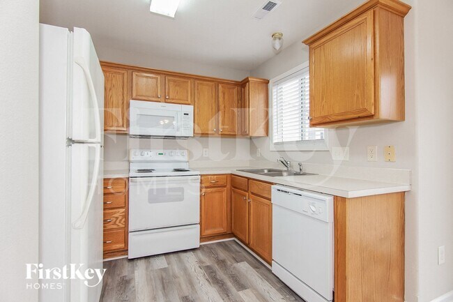 Foto del edificio - 5633 Waverly Lynn Ln