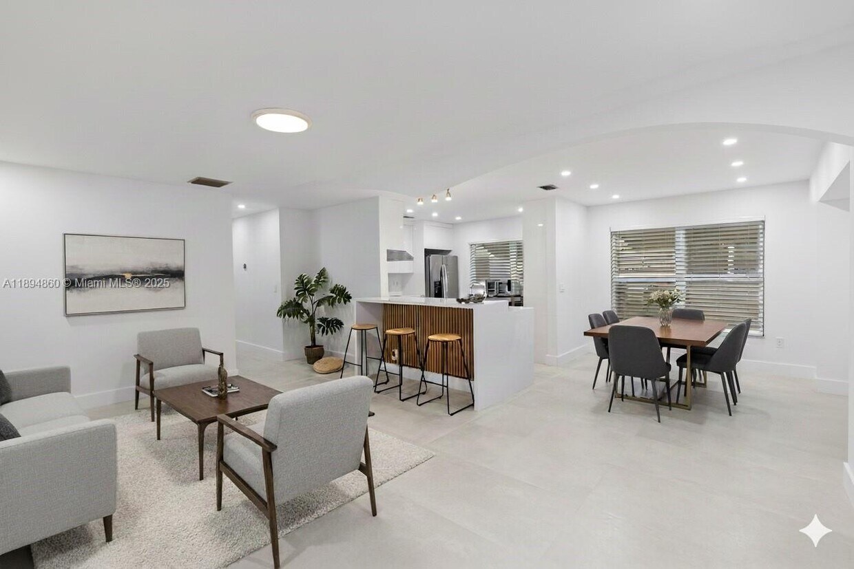 Foto principal - 8631 NW 12th St