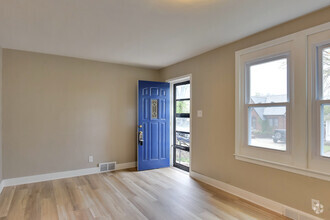 Building Photo - 830 S 50th St
