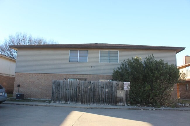 Building Photo - 3609 Hereford Ln
