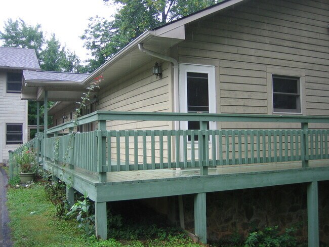 Building Photo - 53 Astoria Ln