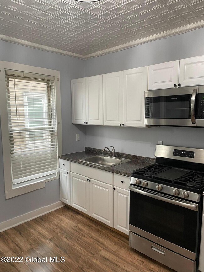 Foto del edificio - 837 Grant Ave