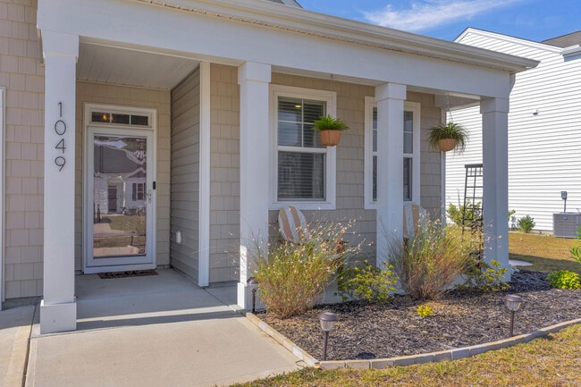 Building Photo - 1049 Burled Oak Rdg Lp SE