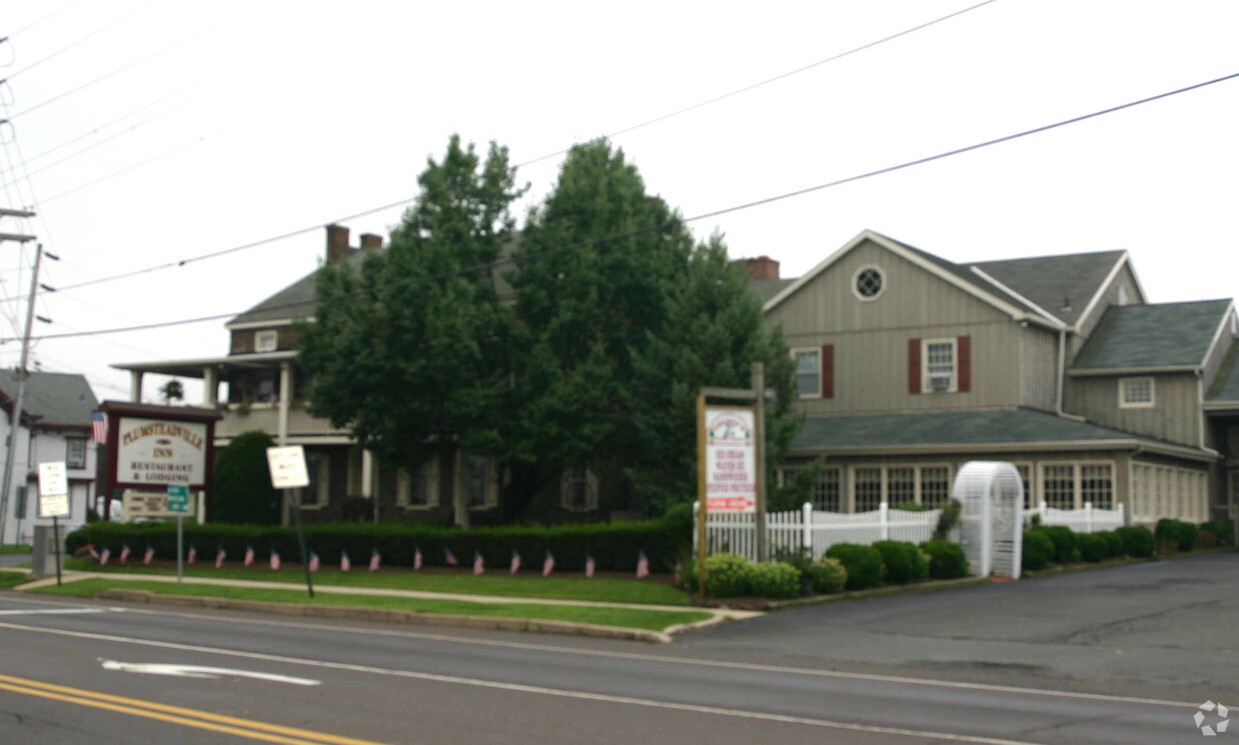 Building Photo - Plumsteadville Inn