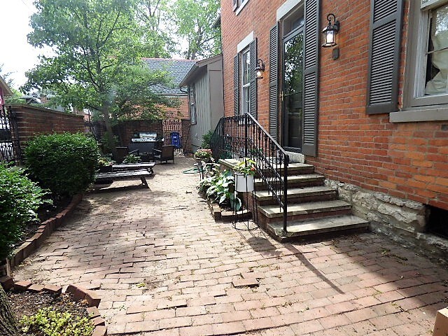Foto del edificio - Gorgeous Brick German Village Home!