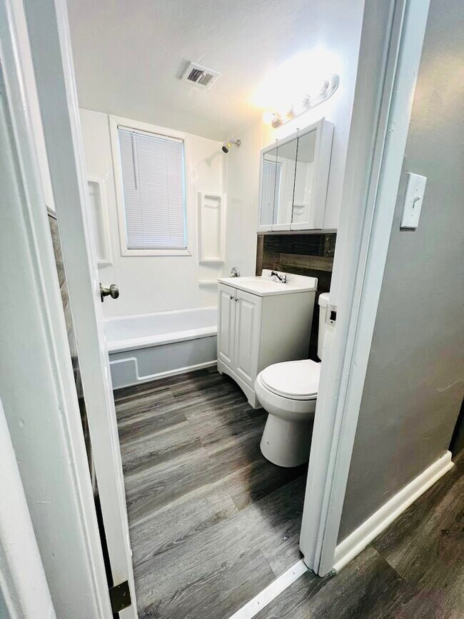 Foto del edificio - 1276 Cove Ave