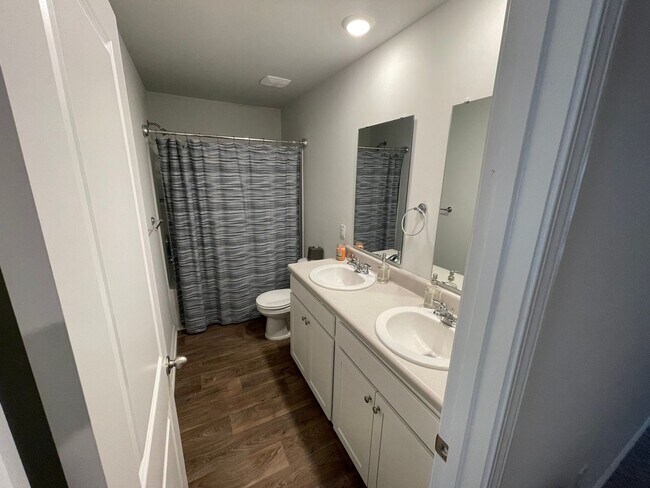 Foto del edificio - Charming 3BR Townhome in North Charleston