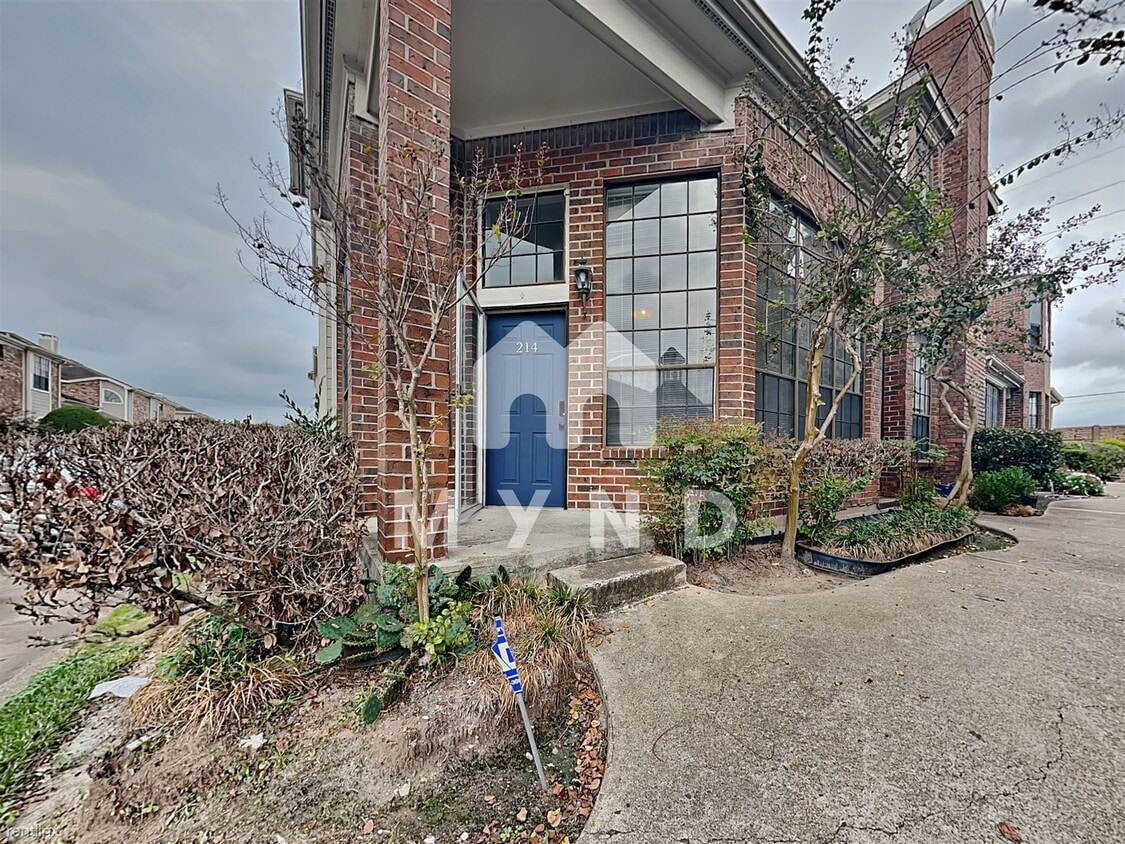 Primary Photo - 2 br, 1.5 bath Townhome - 8888 Benning Dr ...