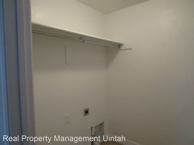 Building Photo - 4 br, 3 bath House - 735 W 400 S