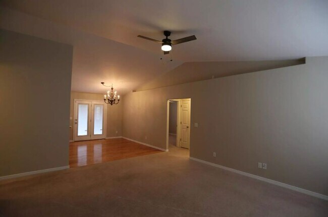 Building Photo - 2589 Ironwood Ave