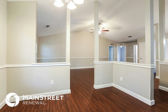Foto del edificio - 8281 Maple St