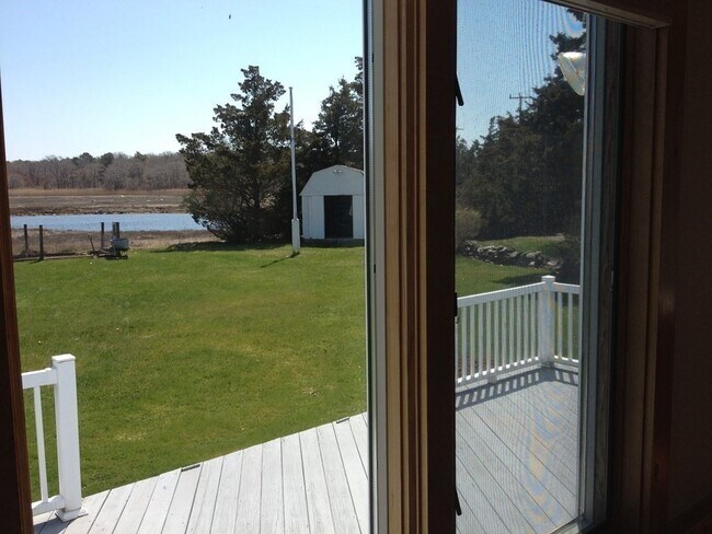 Foto del edificio - 79 Mattapoisett Neck Rd