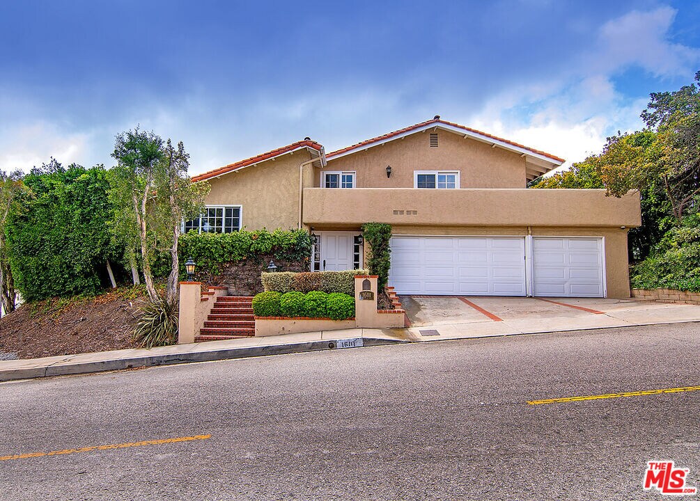 Primary Photo - 1601 Stradella Rd