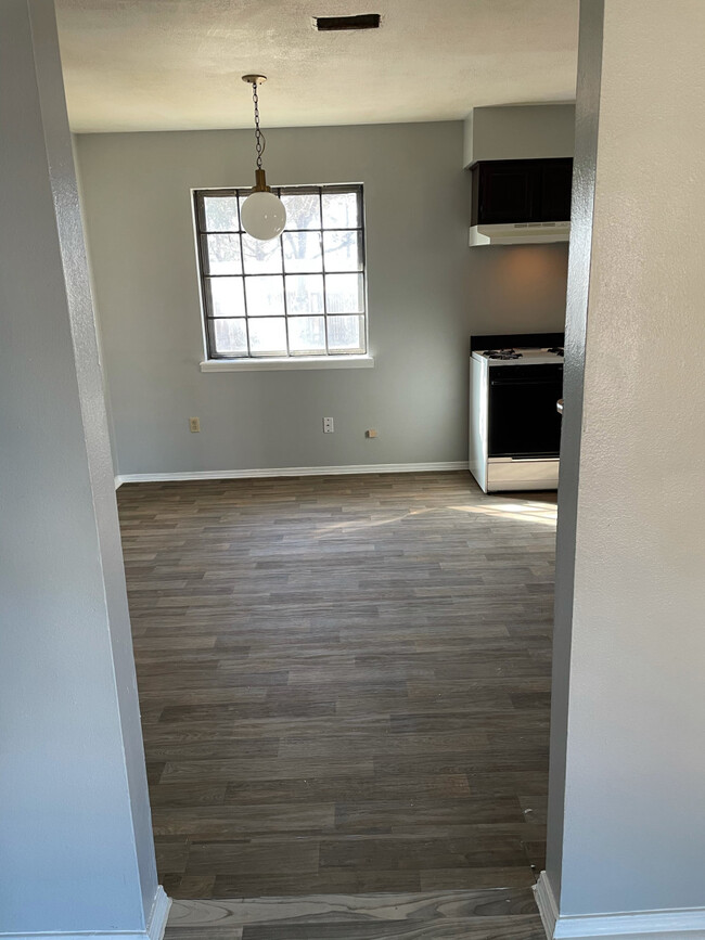 Building Photo - 906 Sagebrush