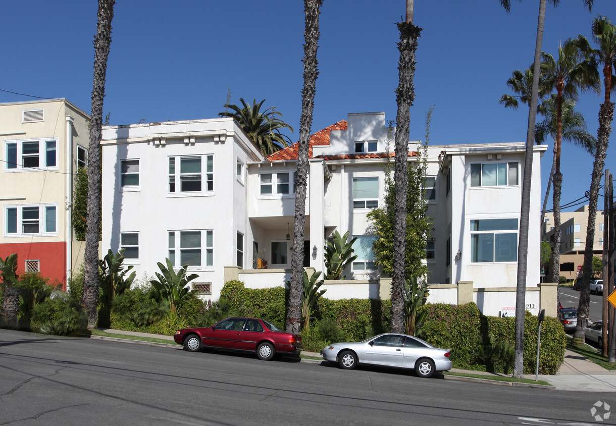 Building Photo - 2011 Front St