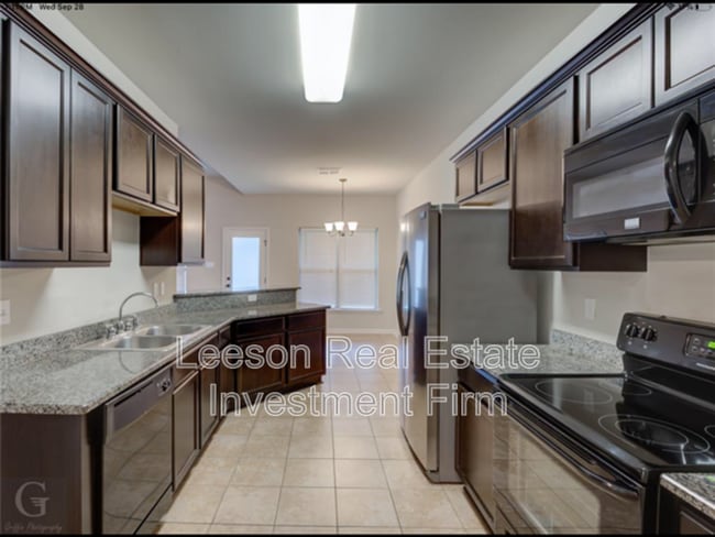 Building Photo - 652 Riverscape Dr