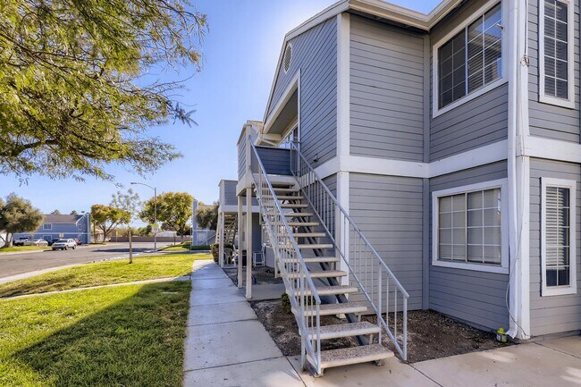 Foto del edificio - LOVELY 2 bedroom Condo Ready for Immediate Move in!!