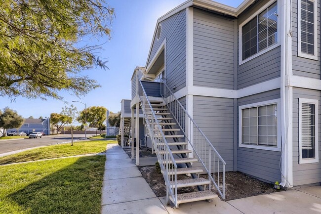 Building Photo - MOVE IN SPECIAL!!  HALF OFF FIRST MONTH'S RENT!! -  LOVELY 2 bedroom Condo Ready for Immediate Mo...