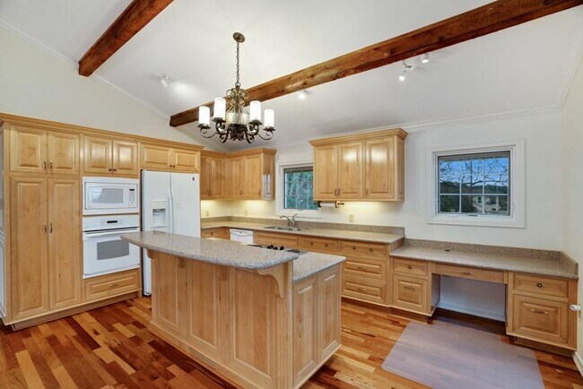 Building Photo - 16916 S Ridge Ln