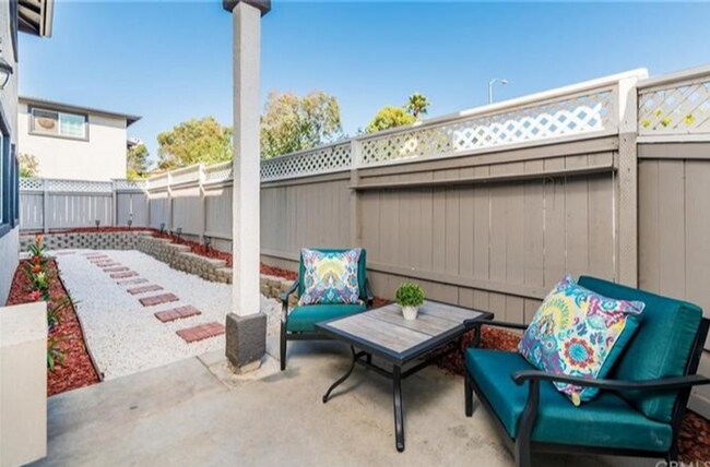 Building Photo - REMODELED 3BD/2BA Ground Level Condo In Oc...
