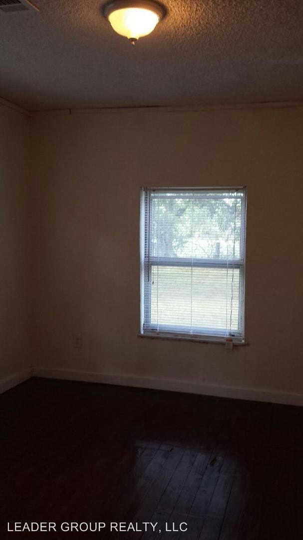 Building Photo - 3 br, 1 bath House - 415 East Crisler