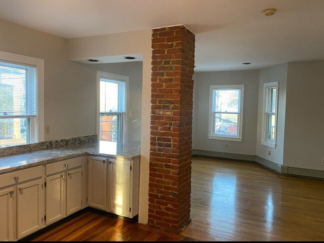 Building Photo - 118 Clay St