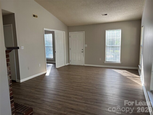 Foto del edificio - 6714 Marston Ct