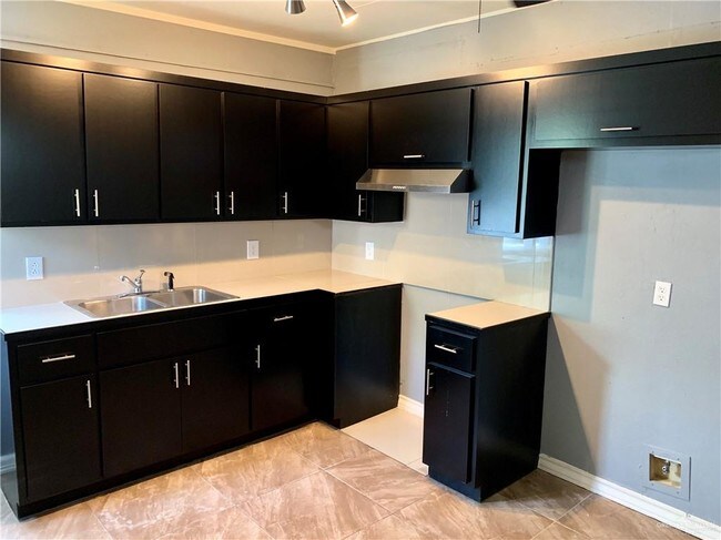 Foto del edificio - 812 W 25th St