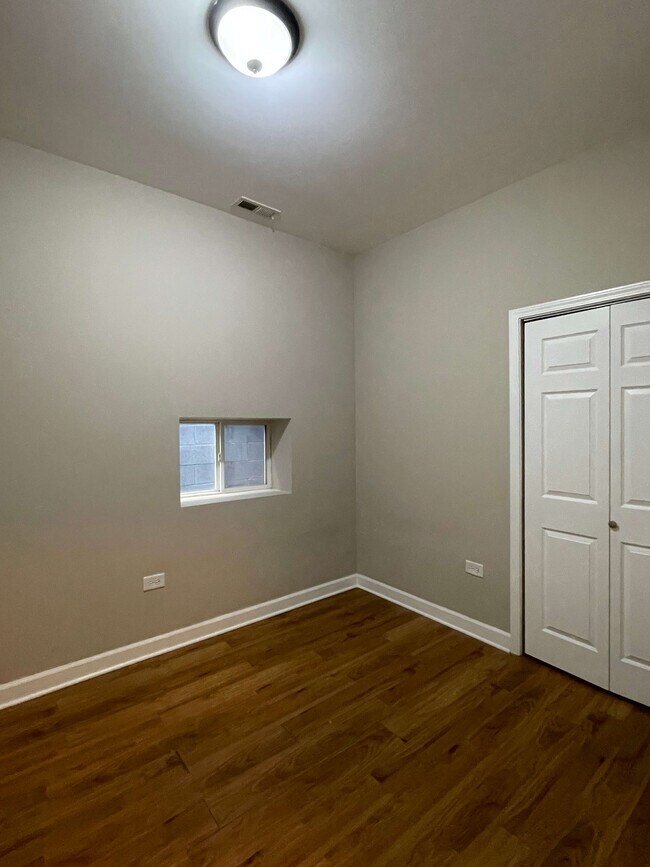Foto del edificio - 1734 W Division St