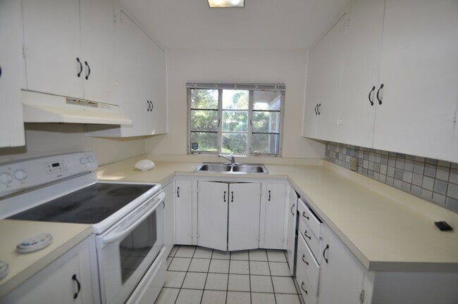 Building Photo - 519 Vern Dr