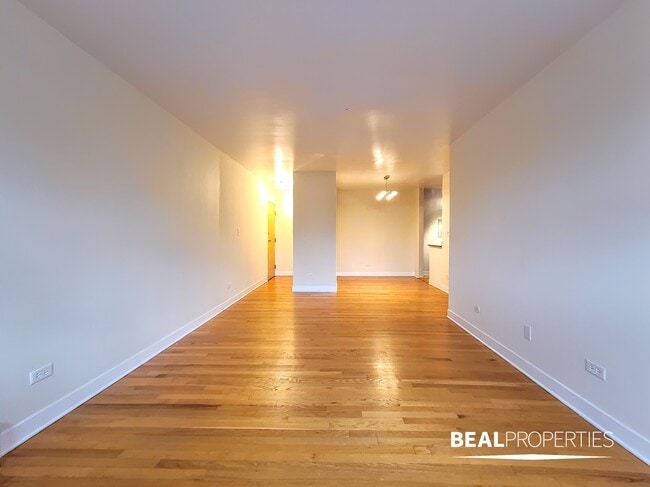Building Photo - 625 W Wrightwood Ave