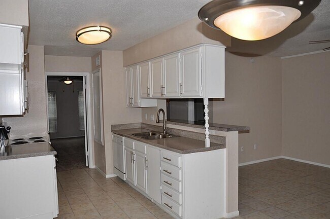 Building Photo - 8488 Ariel St