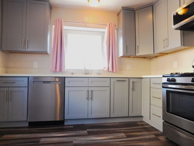 Foto del edificio - 8109 Brimfield Ave