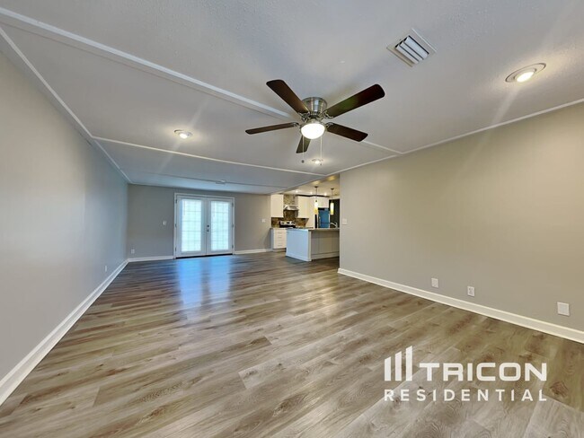 Building Photo - 105 Ravenway Dr