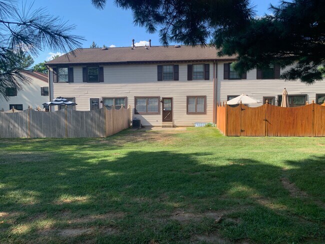 Foto del edificio - 30 Greensward Ln