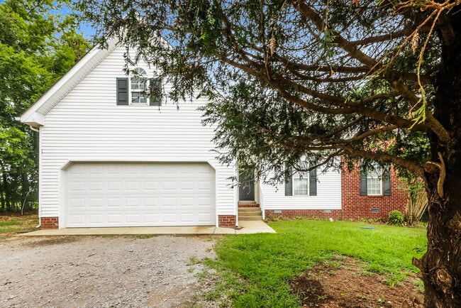 Building Photo - 210 Rapid Waters Ct